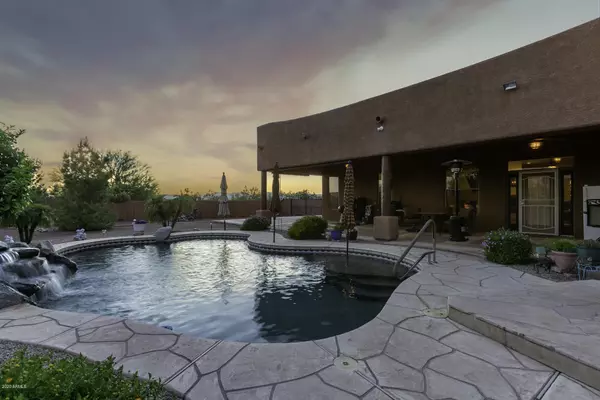 2741 W DESERT HILLS Drive, Phoenix, AZ 85086