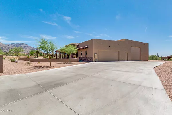 Apache Junction, AZ 85119,6755 E DIAMONDBACK Lane