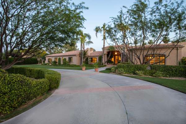 Paradise Valley, AZ 85253,7115 E OAKMONT Drive