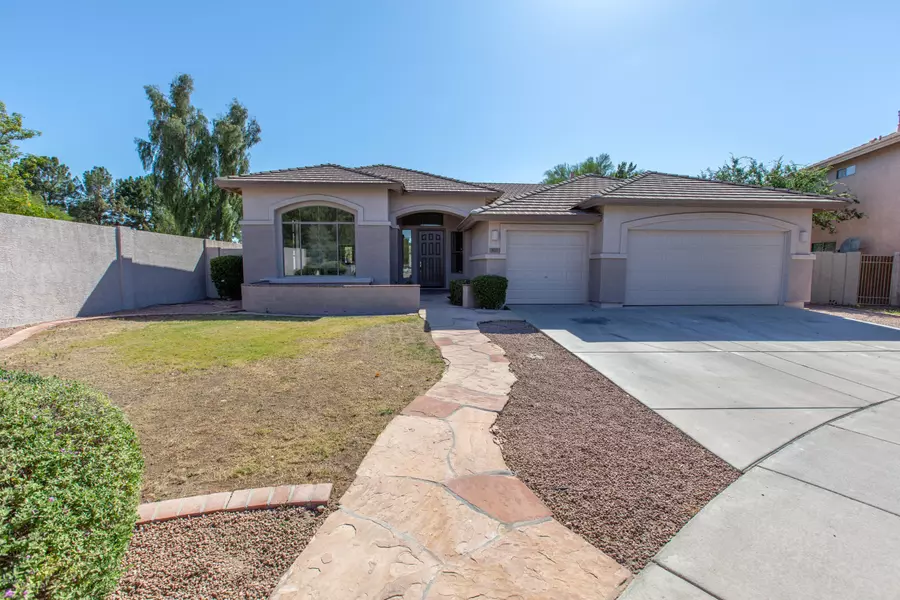 820 N BULLMOOSE Drive, Chandler, AZ 85224