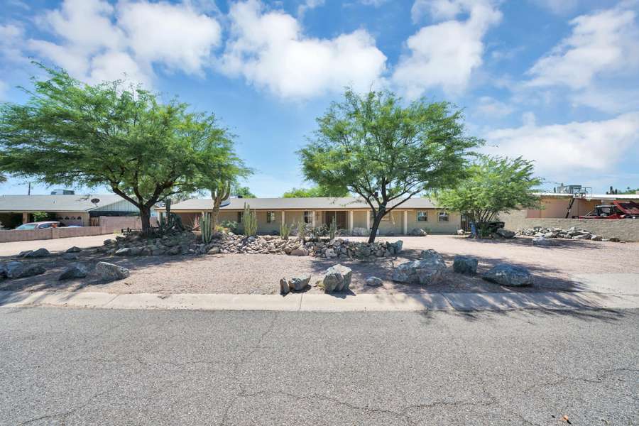 8028 N 14TH Place, Phoenix, AZ 85020