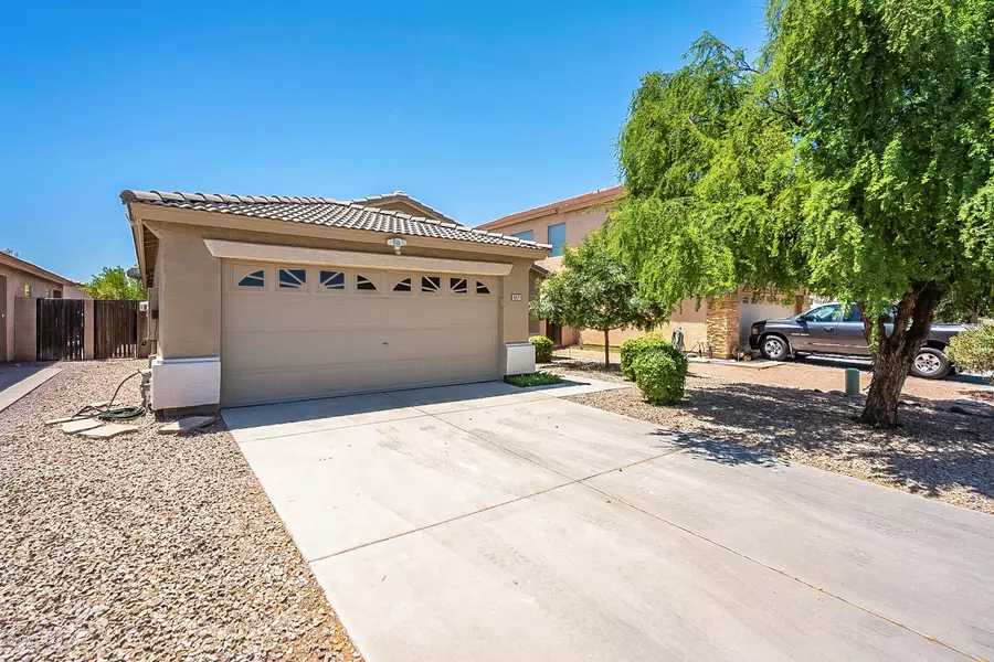 817 E GEONA Street, San Tan Valley, AZ 85140