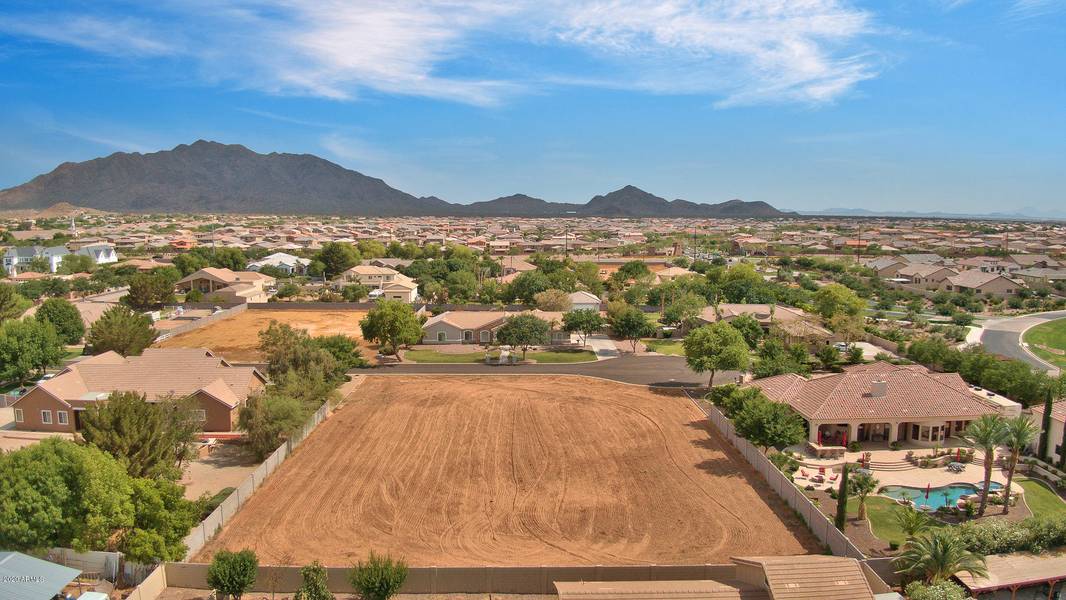 2654 E COUNTRY SHADOWS Court #55, Gilbert, AZ 85298