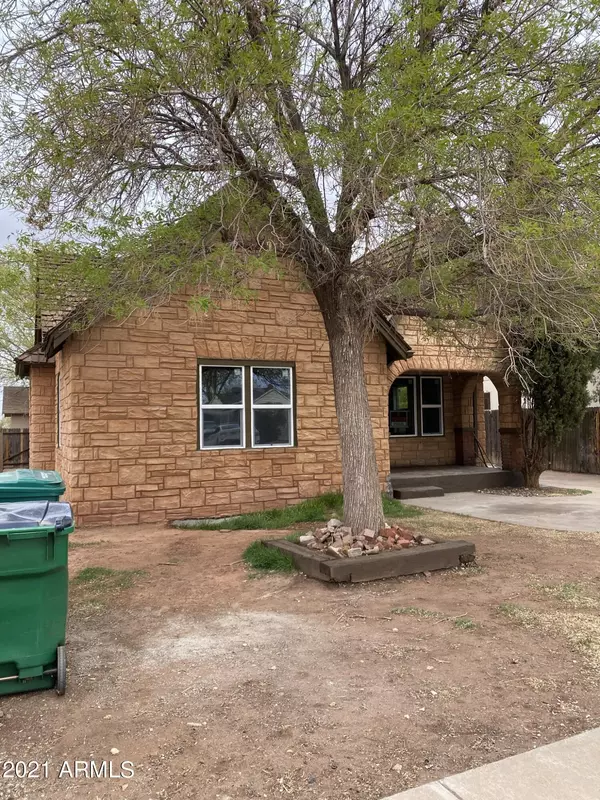 Winslow, AZ 86047,620 W MAPLE Street