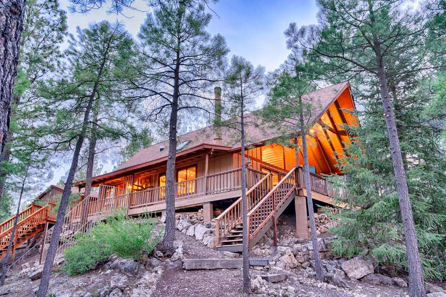 2744 Happy Trails Drive, Flagstaff, AZ 86001