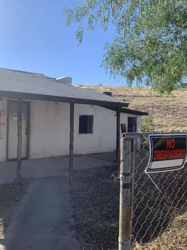 38 N RAINBOW Avenue, Superior, AZ 85173