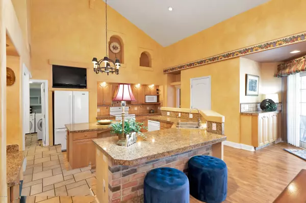 14219 N HAWTHORN Court #B, Fountain Hills, AZ 85268