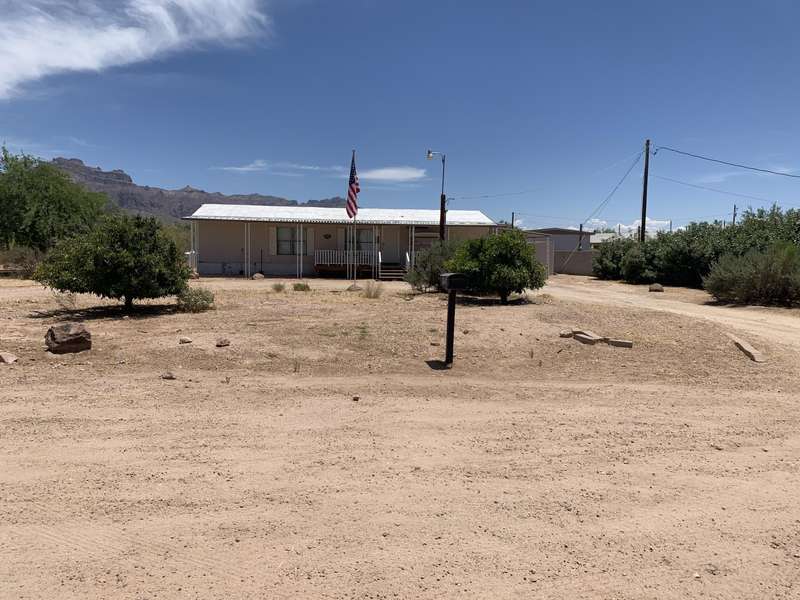 315 S TOMAHAWK Road, Apache Junction, AZ 85119