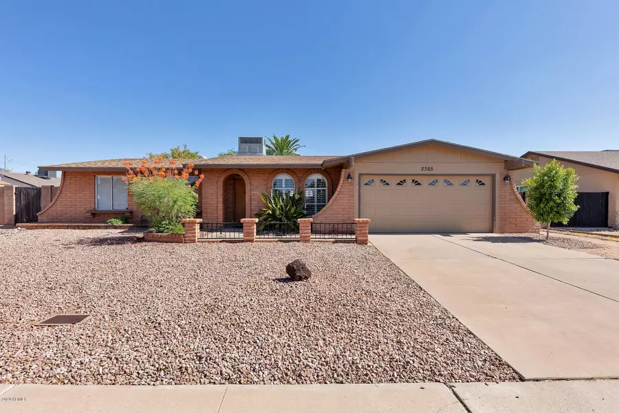 2365 W PORTOBELLO Avenue, Mesa, AZ 85202