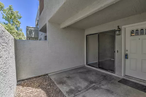 Tempe, AZ 85281,850 S RIVER Drive #1015