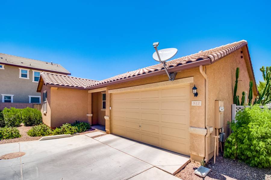 912 S SWALLOW Lane, Gilbert, AZ 85296