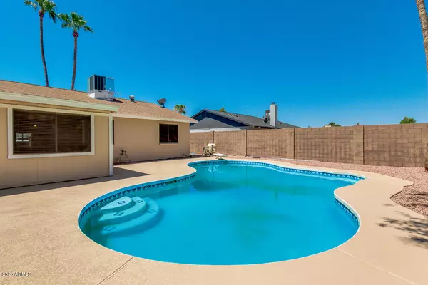 3820 W MICHELLE Drive, Glendale, AZ 85308