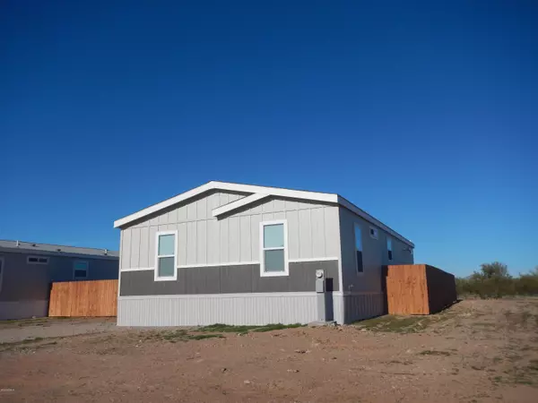 511 W CLAESSENS Drive, Morristown, AZ 85342