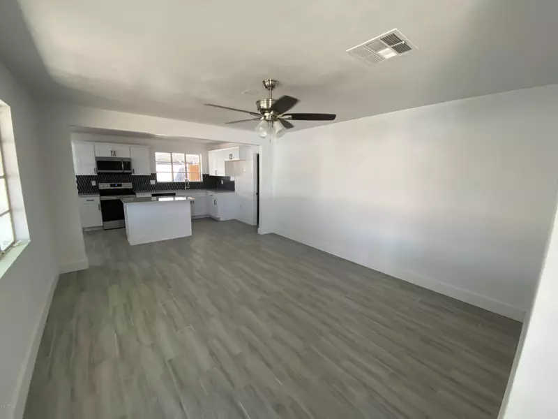 2827 W DIANA Avenue, Phoenix, AZ 85051