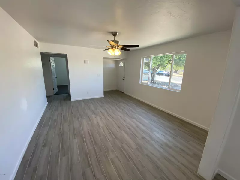 2813 W SELDON Lane, Phoenix, AZ 85051