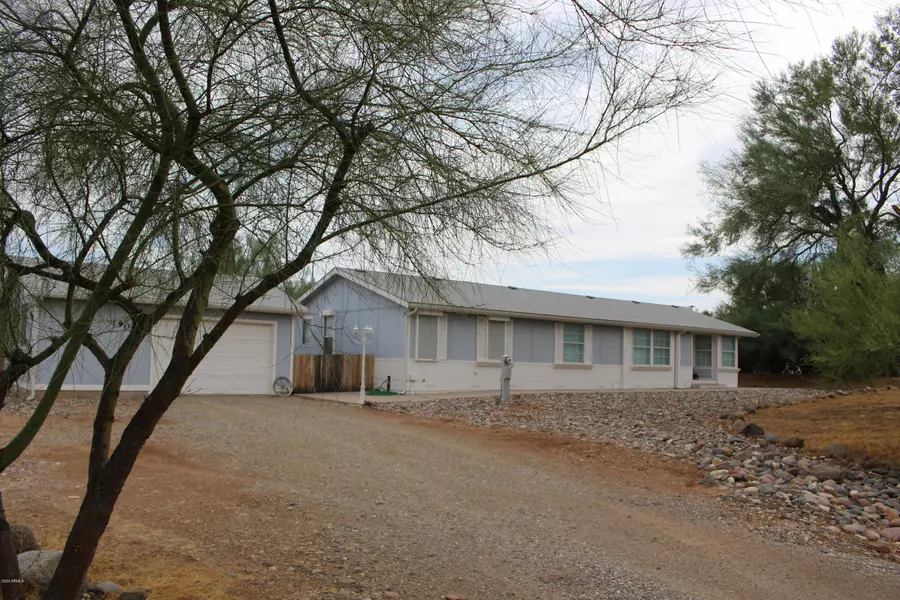 19091 E OASIS Drive, Black Canyon City, AZ 85324