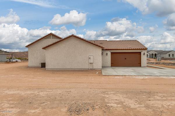 San Tan Valley, AZ 85143,509 W DUNDY Street