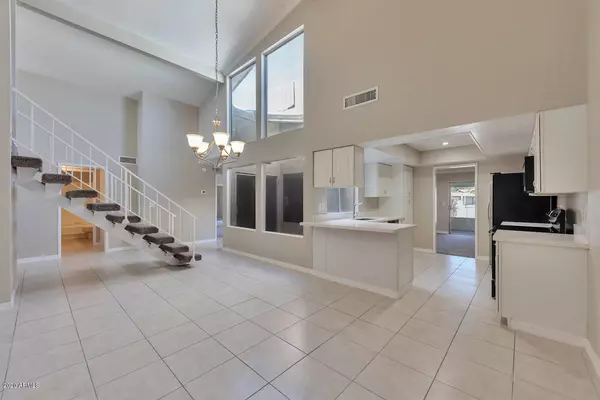 11238 S Tomi Drive, Phoenix, AZ 85044