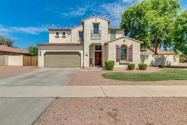 4864 S SUMMIT Court, Gilbert, AZ 85298