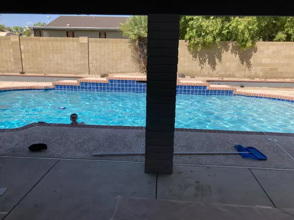 Phoenix, AZ 85022,860 E PARADISE Lane