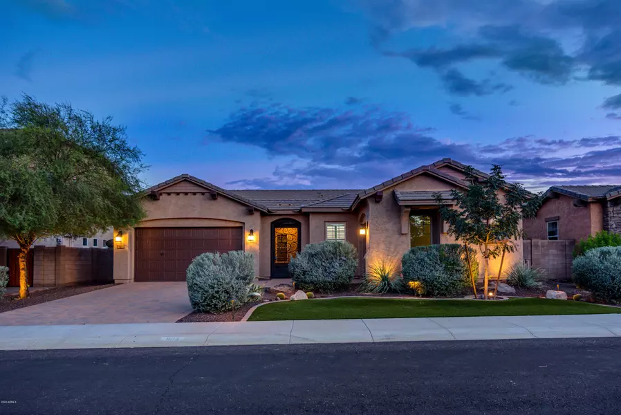 883 E HAMPTON Lane, Gilbert, AZ 85295