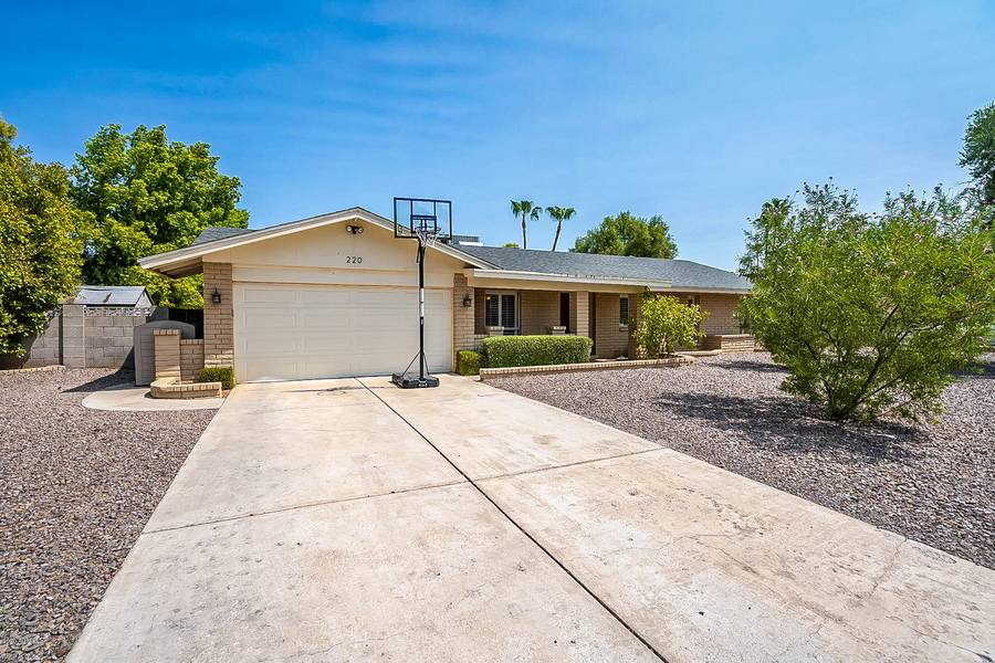 220 W WALTANN Lane, Phoenix, AZ 85023