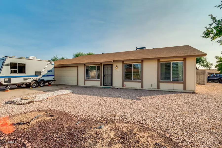 2935 E JOHN CABOT Road, Phoenix, AZ 85032