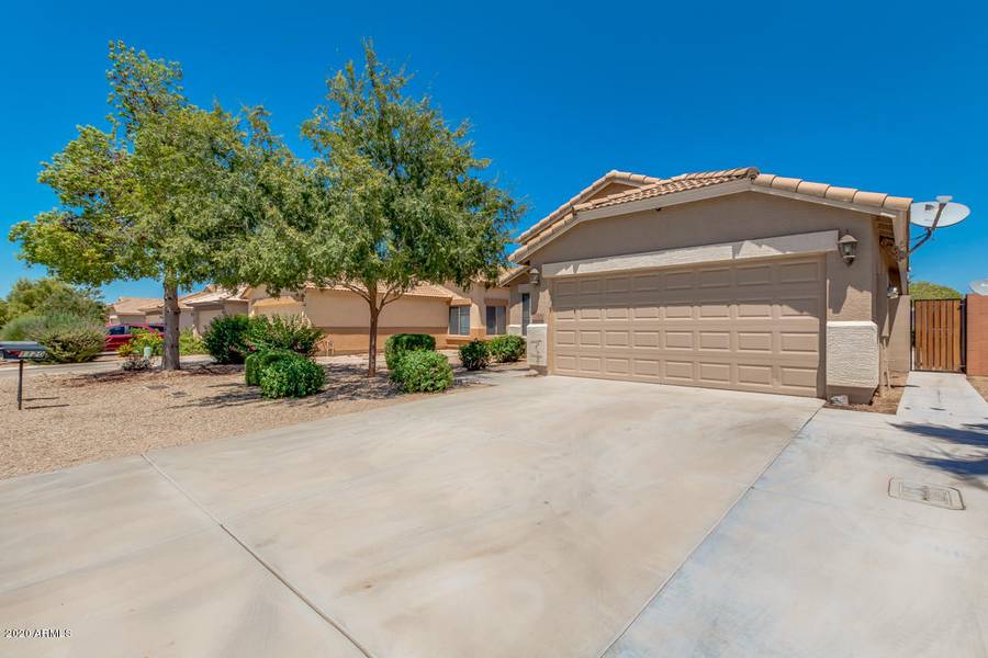 1120 E VERNOA Street, San Tan Valley, AZ 85140