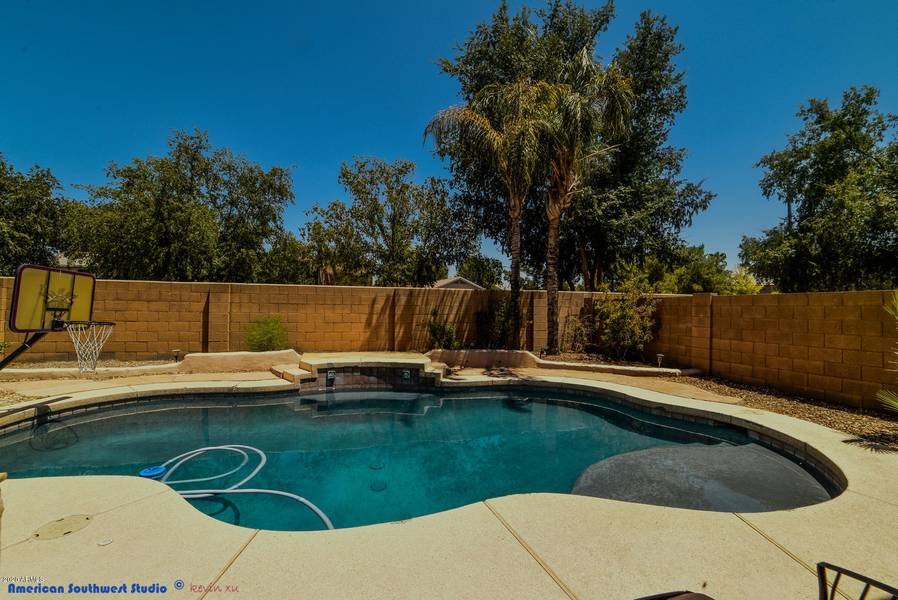 541 S BAHAMA Drive, Gilbert, AZ 85296