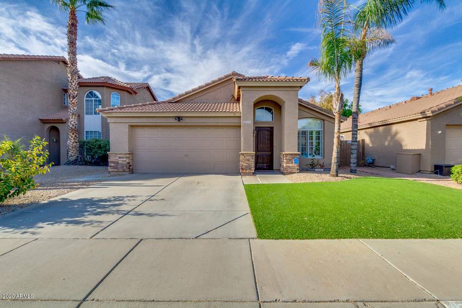 3234 E WICKIEUP Lane, Phoenix, AZ 85050