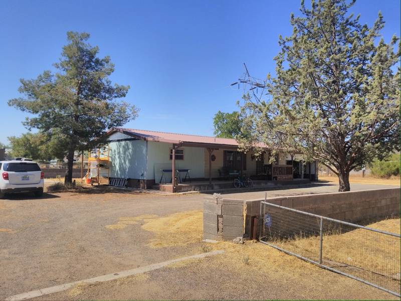 19401 E TODD EVANS Road, Black Canyon City, AZ 85324