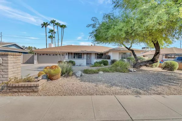 2716 E CANNON Drive, Phoenix, AZ 85028