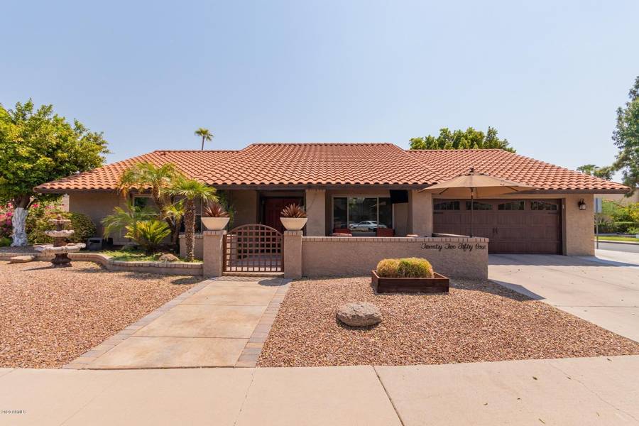 2251 S CATARINA Circle, Mesa, AZ 85202