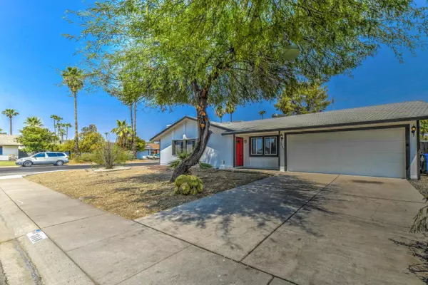 3640 W BANFF Lane, Phoenix, AZ 85053