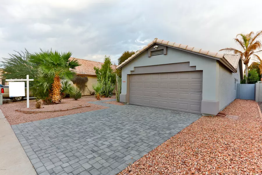 8426 W BLUEFIELD Avenue, Peoria, AZ 85382