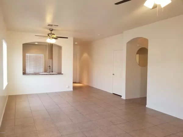 Tolleson, AZ 85353,9422 W RAYMOND Street