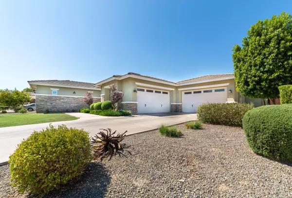 14542 W MOUNTAIN VIEW Drive, Litchfield Park, AZ 85340