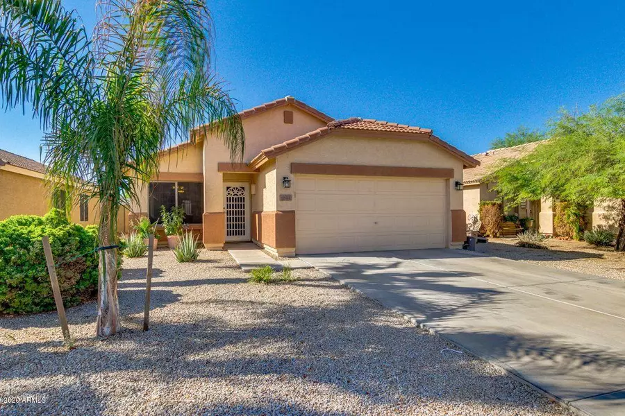 1095 E VERNOA Street, San Tan Valley, AZ 85140