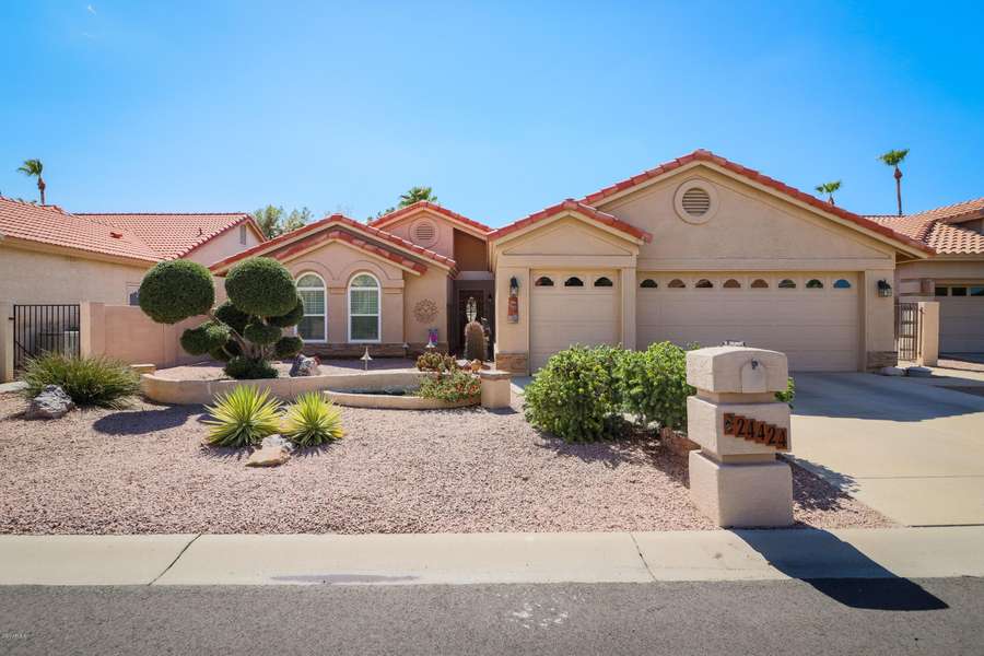 24424 S MCCORKINDALE Court, Sun Lakes, AZ 85248