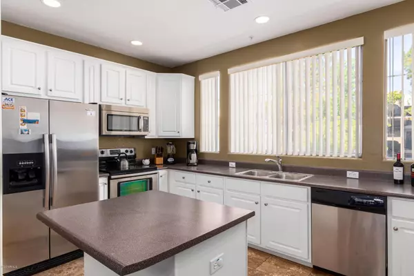 Phoenix, AZ 85032,4455 E PARADISE VILLAGE Parkway #1099