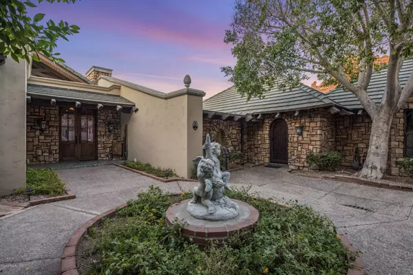 Phoenix, AZ 85018,5660 N Camelback Canyon Drive