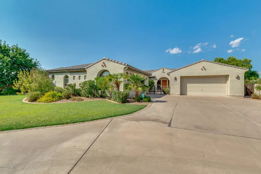 2816 E DENNISPORT Court, Gilbert, AZ 85295