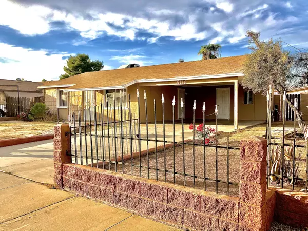 Phoenix, AZ 85033,8114 W HAZELWOOD Street