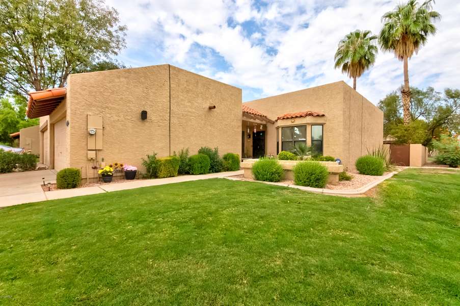 930 W SUMMIT Place, Chandler, AZ 85225