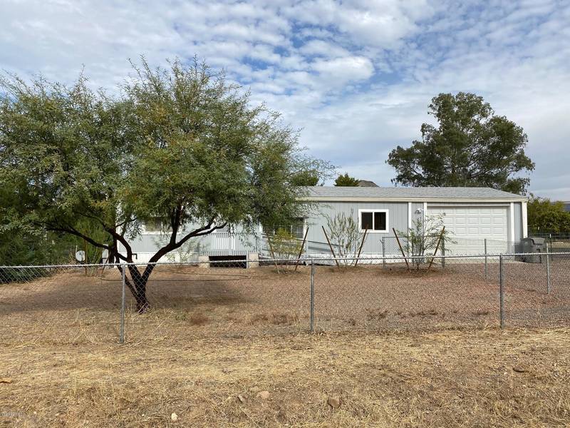 20500 E EMERALD Drive, Black Canyon City, AZ 85324