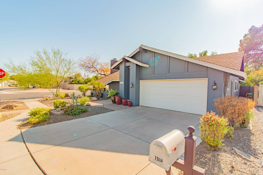 1906 S STANDAGE Circle, Mesa, AZ 85202