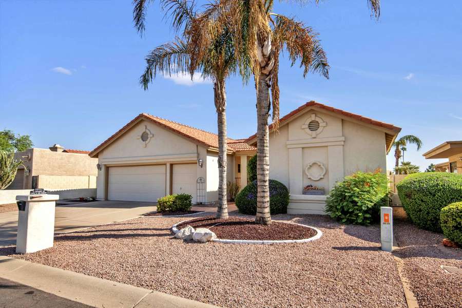 26437 S LAKEMONT Drive, Sun Lakes, AZ 85248