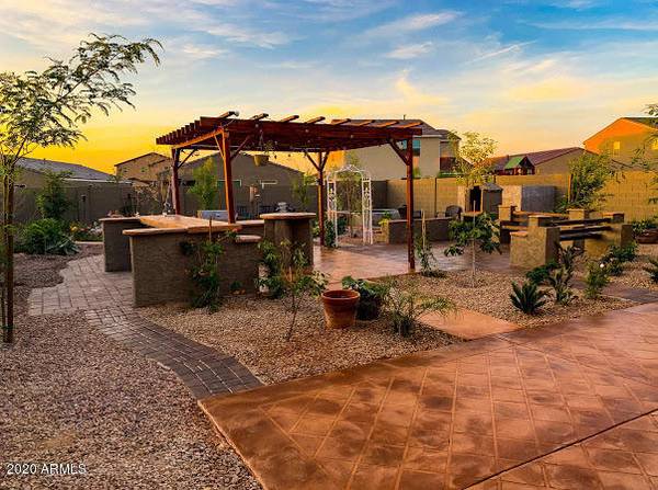 602 W CHAPAWEE Trail, San Tan Valley, AZ 85140