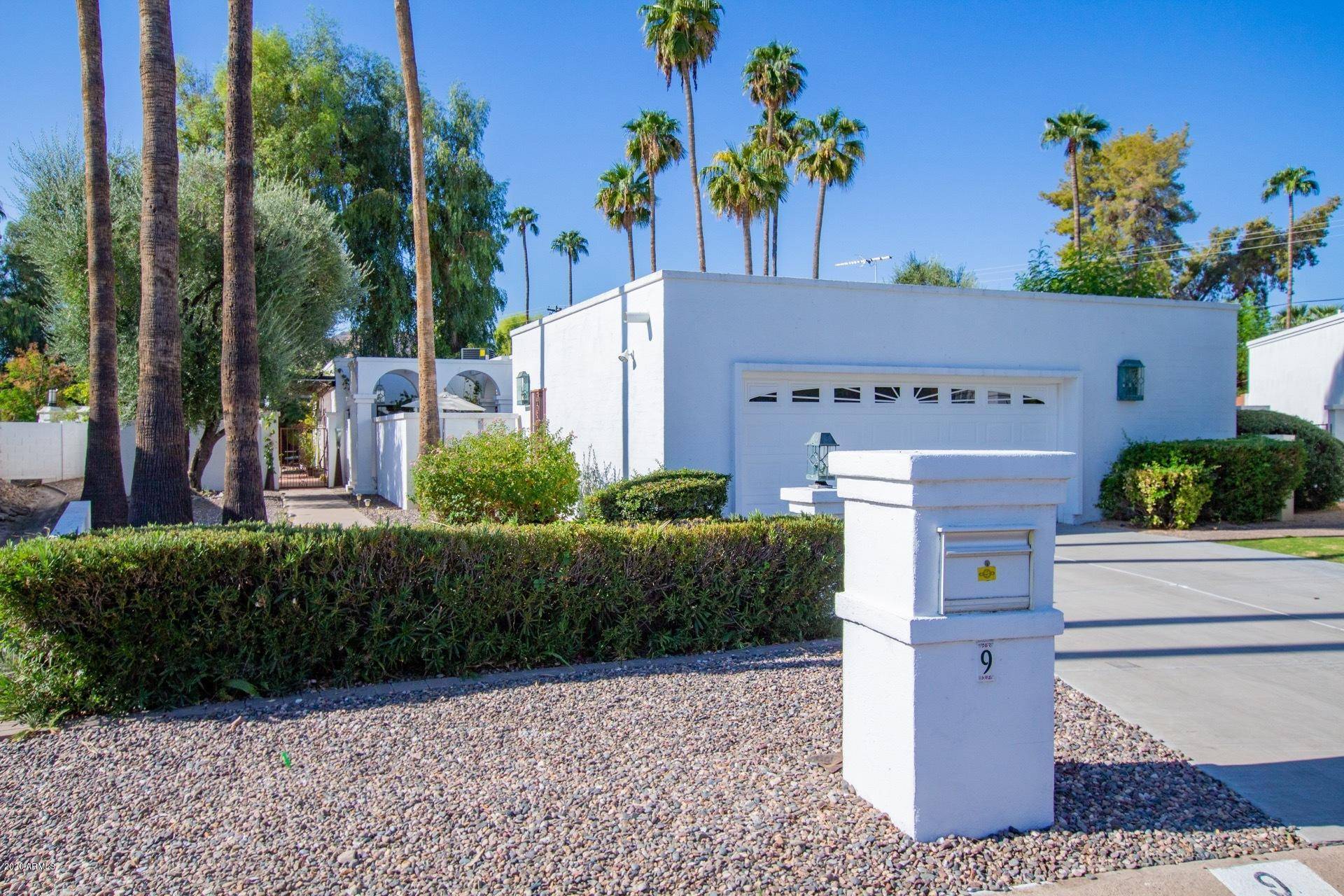 9 E CALAVAR Road, Phoenix, AZ 85022