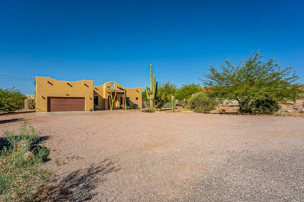 Apache Junction, AZ 85119,5642 E MINING CAMP Street